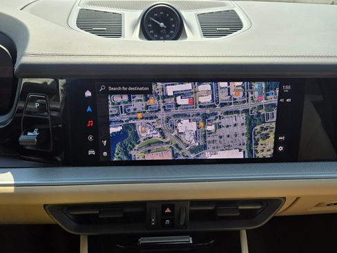 Used 2025 Porsche Cayenne Coupe image 17