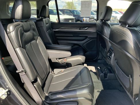 Used 2023 Jeep Grand Cherokee L Limited AWD/4WD image 61