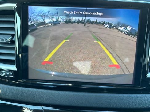 Used 2023 Chrysler Pacifica Touring-L image 23