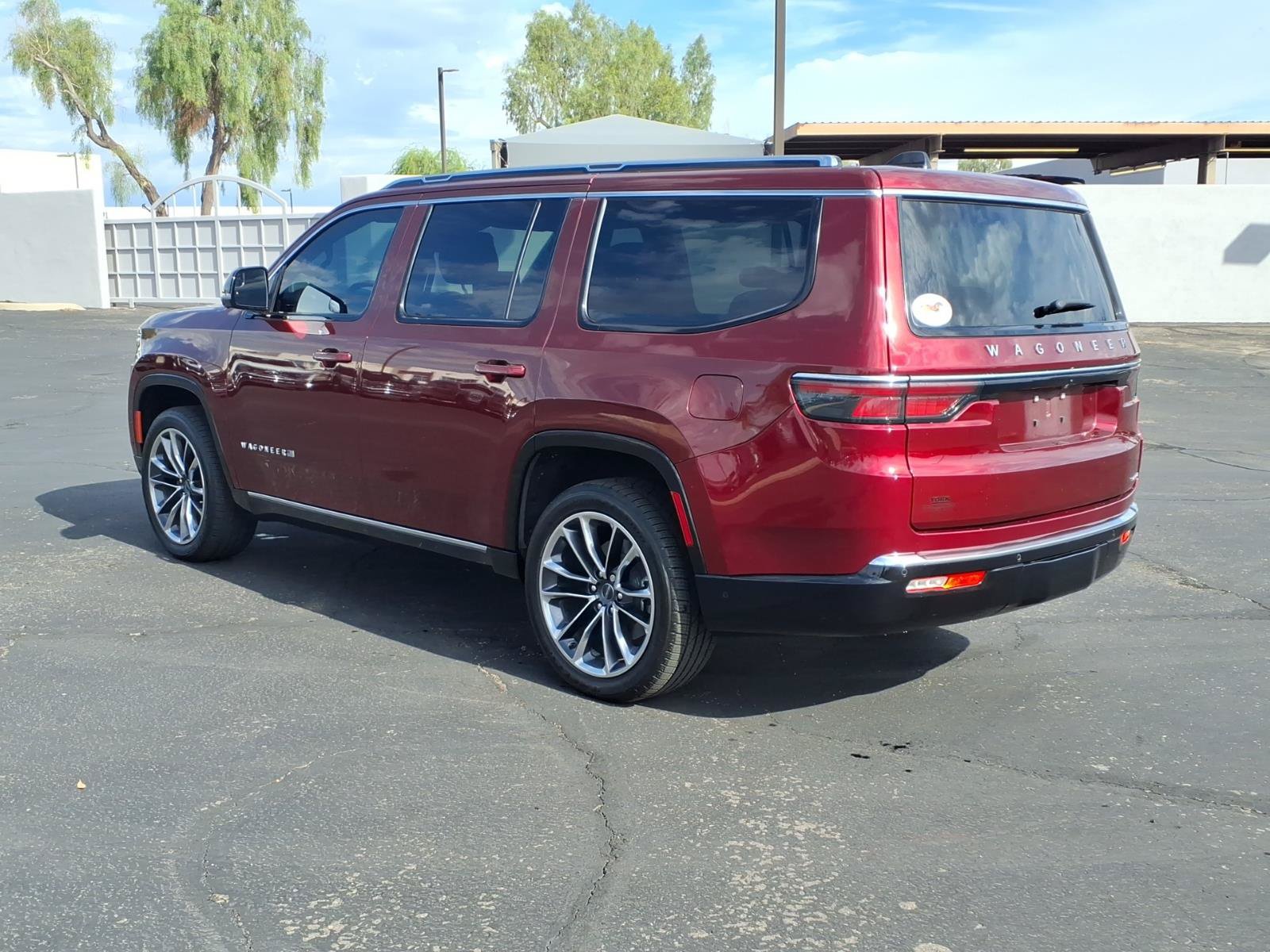 Used 2024 Jeep Wagoneer Series III w/ Premium Group I AWD/4WD image 4