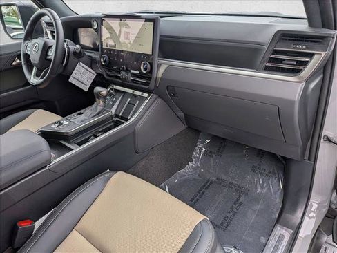 Used 2026 Lexus GX 550 AWD/4WD image 23