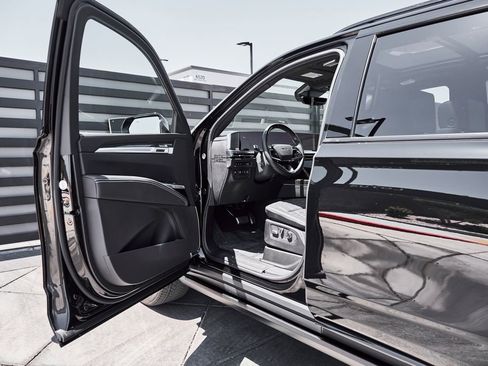 Used 2026 Cadillac Escalade V AWD/4WD image 36
