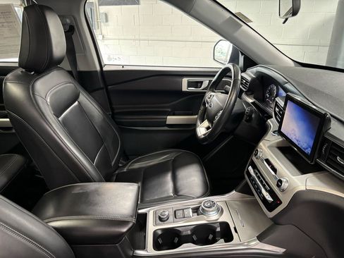 Used 2021 Ford Explorer XLT w/ Equipment Group 202A AWD/4WD image 15