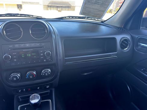 Used 2015 Jeep Patriot High Altitude FWD image 16