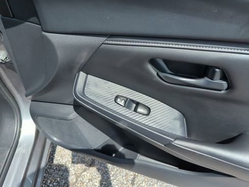 Used 2024 Nissan Sentra S FWD image 32