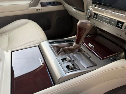 Used 2018 Lexus GX 460 image 31