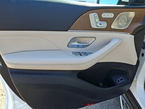 Used 2022 Mercedes-Benz GLS 450 4MATIC image 12