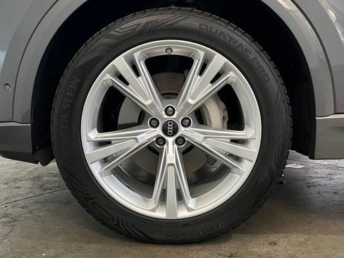 Used 2022 Audi Q8 Premium Plus AWD/4WD image 16