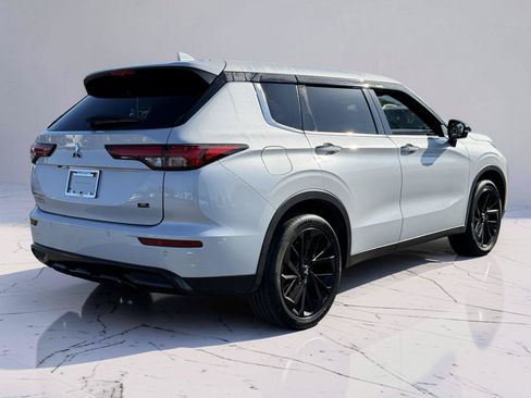 Used 2023 Mitsubishi Outlander SE Black Edition FWD image 2