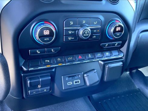 Used 2020 Chevrolet Silverado 1500 LT w/ Texas Edition AWD/4WD image 29