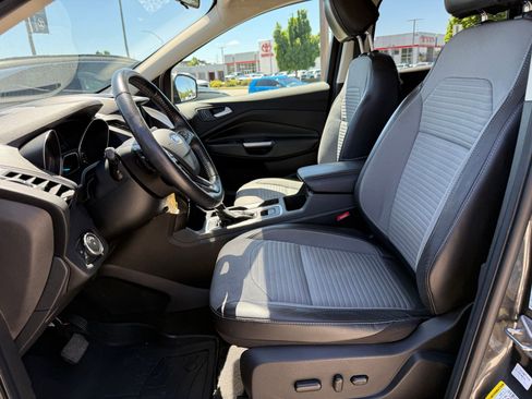 Used 2017 Ford Escape SE w/ Equipment Group 201A AWD/4WD image 16