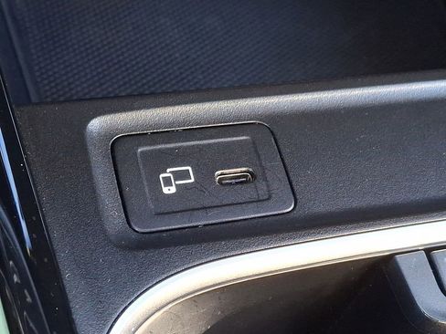 Used 2023 Mercedes-Benz GLB 250 4MATIC image 19