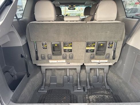 Used 2017 Toyota Sienna XLE w/ XLE Navigation Package image 22