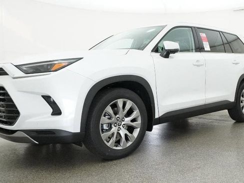 New 2026 Toyota Grand Highlander Limited FWD image 17