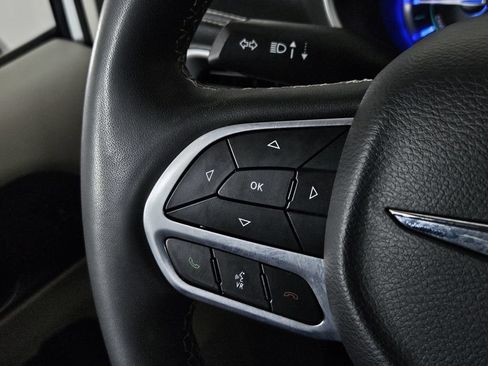Used 2023 Chrysler Pacifica Touring-L FWD image 22