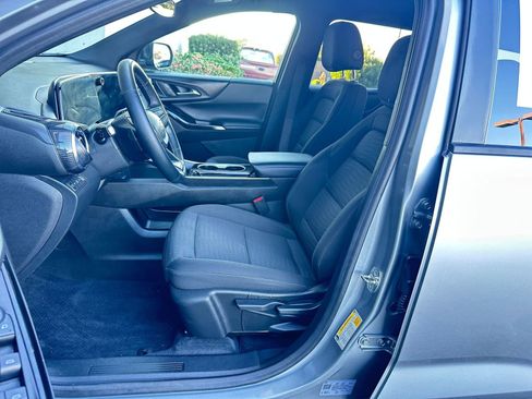 Used 2025 Chevrolet Equinox LT image 36