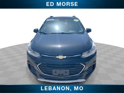 Certified 2020 Chevrolet Trax LT w/ LT Convenience Package FWD image 3