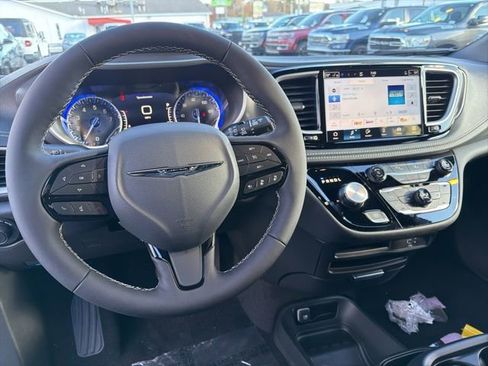 New 2026 Chrysler Pacifica Select w/ S Appearance Package image 11
