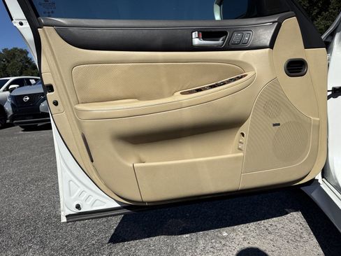 Used 2013 Hyundai Genesis 3.8 w/ Premium Pkg RWD image 16