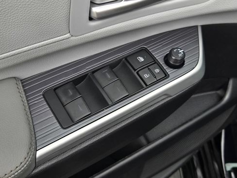 Certified 2026 Toyota Sienna XLE FWD image 10
