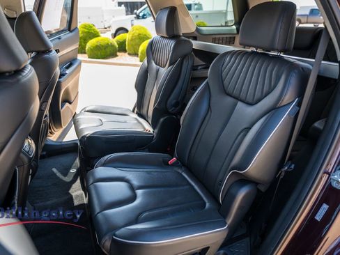 Used 2023 Hyundai Palisade Limited FWD image 11