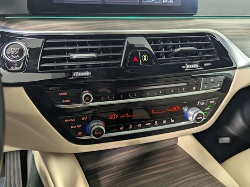Used 2019 BMW 530i xDrive AWD/4WD image 23