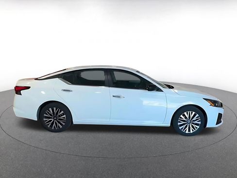 Used 2025 Nissan Altima 2.5 SV FWD image 12