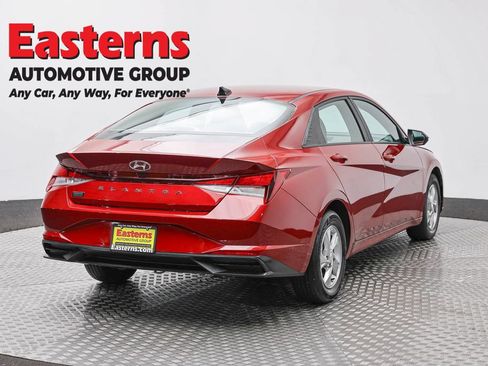Used 2023 Hyundai Elantra SE w/ Cargo Package FWD image 5