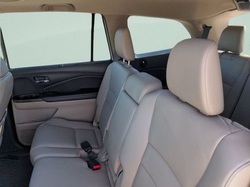 Used 2021 Honda Pilot Touring image 11