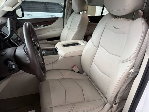 Used 2016 Cadillac Escalade Luxury AWD/4WD image 9