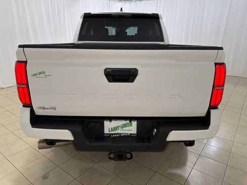 Used 2025 Toyota Tacoma SR5 AWD/4WD image 5