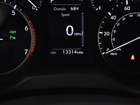 Used 2023 Lexus GX 460 Premium w/ Accessory Package AWD/4WD image 23