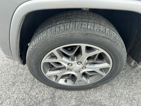 Used 2020 Jeep Grand Cherokee Overland AWD/4WD image 7