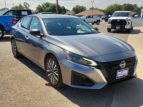 Used 2025 Nissan Altima 2.5 SV FWD image 5