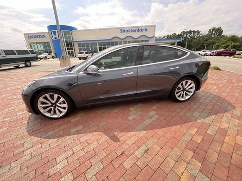 Used 2020 Tesla Model 3 Standard Range Plus RWD image 29