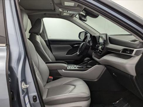Used 2021 Toyota Highlander XLE image 21