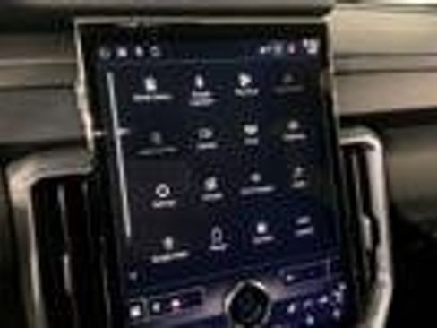 Used 2025 GMC Acadia Elevation image 7