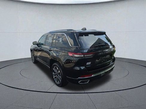 Used 2022 Jeep Grand Cherokee Overland w/ Luxury Tech Group IV image 3