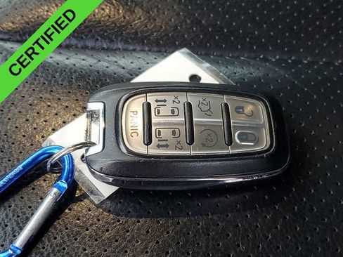 Used 2018 Chrysler Pacifica Touring-L image 37