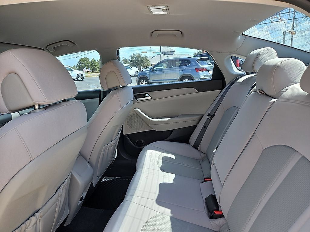 Used 2017 Hyundai Sonata SE FWD image 16