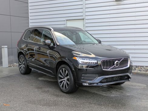 Used 2023 Volvo XC90 B5 Core w/ Climate Package image 7