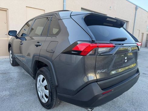 Used 2021 Toyota RAV4 LE FWD image 12