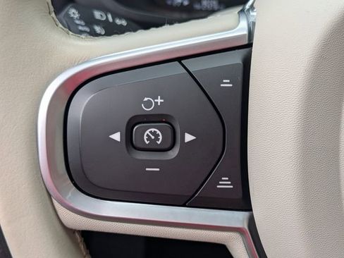 Used 2021 Volvo XC60 T5 Momentum image 23