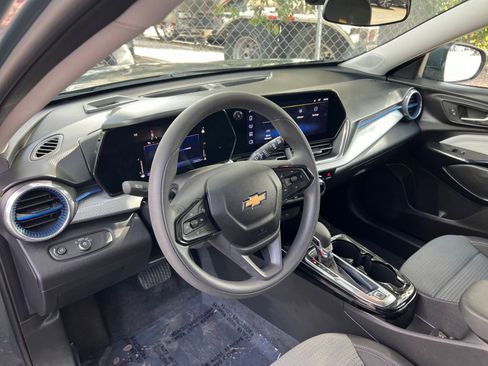 Used 2025 Chevrolet Trax LT image 28