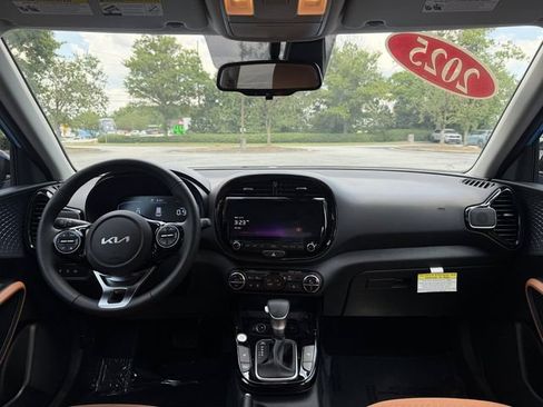 Certified 2025 Kia Soul EX FWD image 40