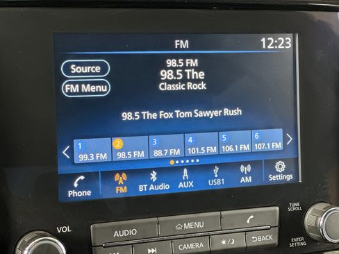 Used 2022 Nissan Frontier SV w/ SV Premium Package image 17