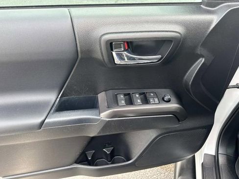 Used 2021 Toyota Tacoma TRD Sport w/ Technology Package image 14