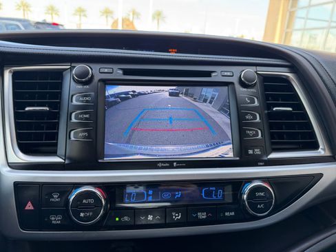 Used 2015 Toyota Highlander XLE image 29