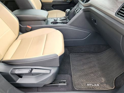 Used 2021 Volkswagen Atlas Cross Sport SE image 15