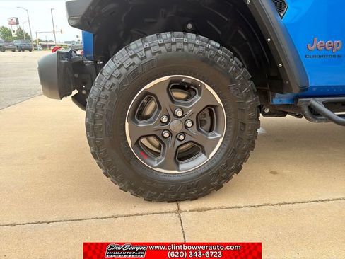 Used 2023 Jeep Gladiator Rubicon w/ Cold Weather Group AWD/4WD image 27